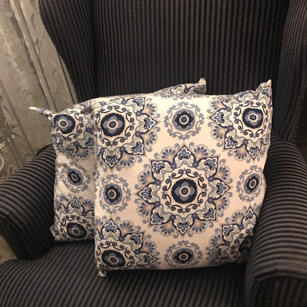Accent pillows
